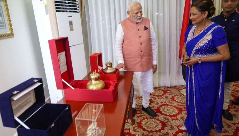 पीएम मोदी ने विदेशी नेताओं को राम मंदिर की प्रतिकृति