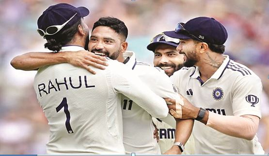 भारत की पहली पारी में 587 रन बढ़त 180 की