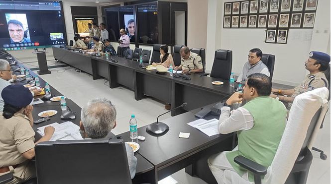 राहत एवं बचाव कार्य में जुटी हैं रेस्क्यू टीमें