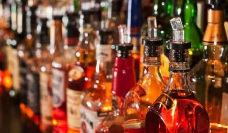 शराब घोटाले में सरकार की सख्ती 29 अधिकारियों पर EOW