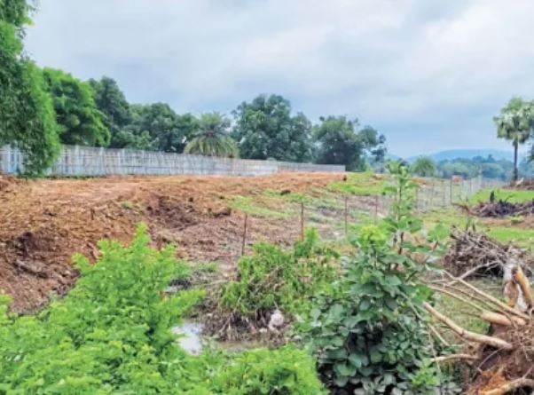 शासकीय भूमि पर अवैध खुदाई 10 दिन में हटाने का