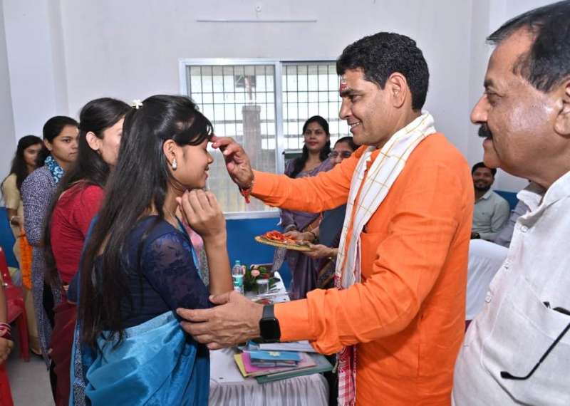 संघर्ष ही सफलता का मार्ग है ‘‘दृढ़ संकल्प के साथ