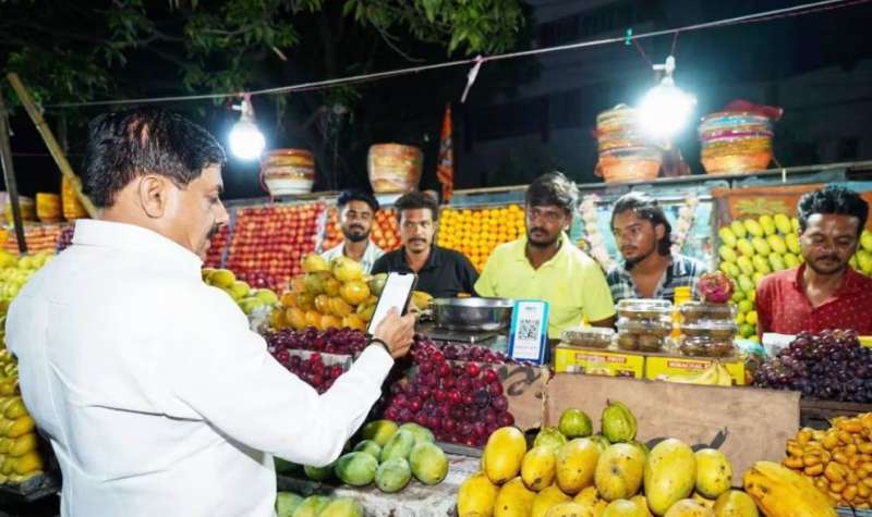 सीएम मोहन यादव ने सड़क किनारे खरीदे आम