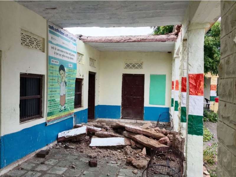 सीहोर में स्कूल या खंडहर पढ़ाई के बीच मंडरा रहा