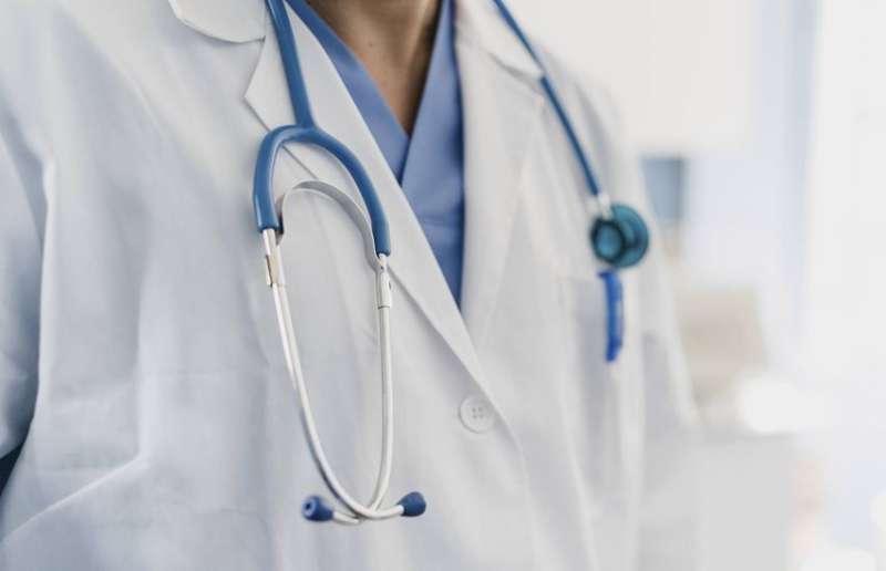 6 महीने की ट्रेनिंग से एलोपैथिक डॉक्टर महाराष्ट्र के फैसले