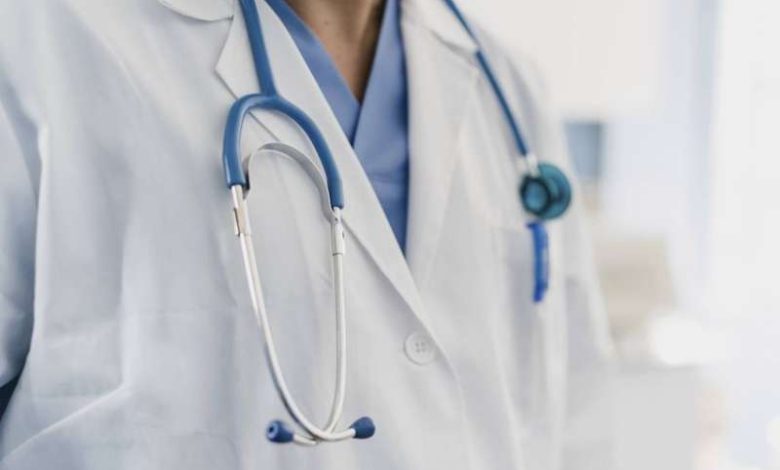 6 महीने की ट्रेनिंग से एलोपैथिक डॉक्टर महाराष्ट्र के फैसले