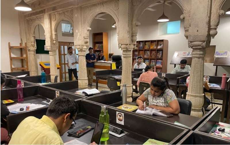 90 नंबर से लेकर पटवारी आर्मी सेलेक्शन तक किताबों ने बदल