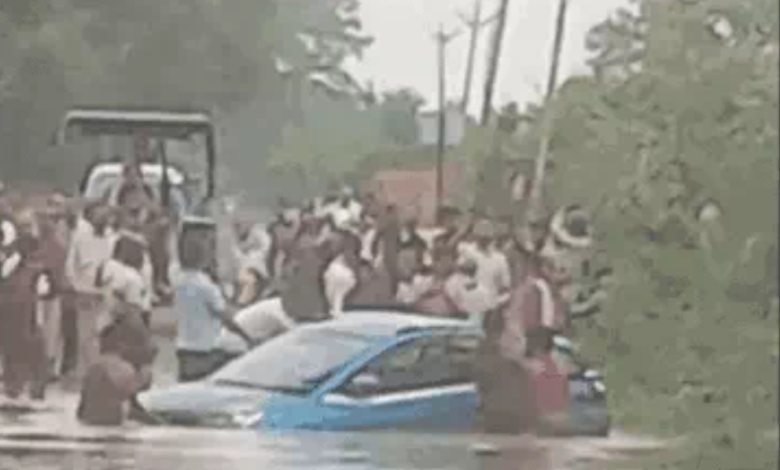 MP में भारी बारिश : डिंडौरी- मऊगंज में स्कूलों की छुट्टी, पीथमपुर में दीवार गिरने से बच्ची की मौत, हरदा में पुलिसकर्मी की कार बही, भोपाल में तेज बारिश 1 Screenshot 20250717 123429.Chrome28129