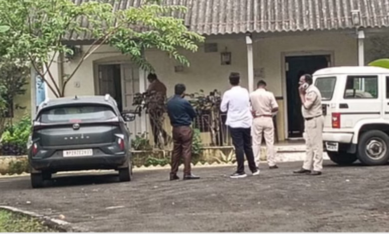 MP Chhindwara: रिश्वत लेते पकड़े गए जनपद उपयंत्री और रोजगार सहायक, EOW की कार्रवाई 1 Screenshot 20250719 162646.Chrome28129