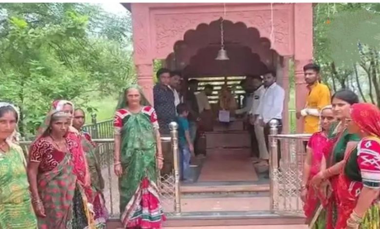 MP : प्रशासन से नहीं बनी बात तो महिलाओं ने हनुमान जी को सौंपा ज्ञापन 1 Screenshot 20250720 233823.Chrome28129