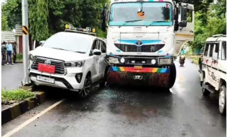 MP : झाबुआ कलेक्टर नेहा मीना के वाहन को डंपर ने मारी जोरदार टक्कर, चालक गिरफ्तार 1 Screenshot 20250728 133332.Chrome28129