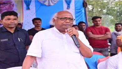 अधिकारियों को लताड़ा बुनियादी सुविधाएं न होने पर जताया रोष