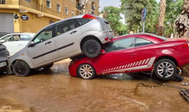 अमेरिका के न्यू मैक्सिको में बाढ़ का कहर लापता लोगों