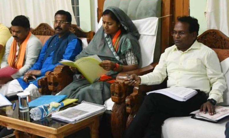 आंगनबाड़ियों की व्यवस्था और कुपोषण उन्मूलन पर ध्यान दें अधिकारी: मंत्री राजवाड़े 1 आंगनबाड़ियों की व्यवस्था और कुपोषण उन्मूलन पर ध्यान दें अधिकारी