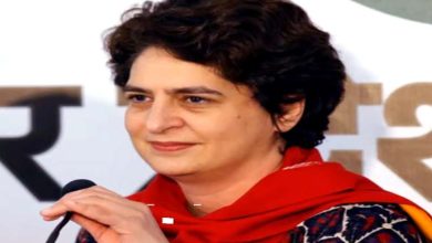 कर्नाटक संकट के बीच डीके शिवकुमार की प्रियंका से मुलाकात