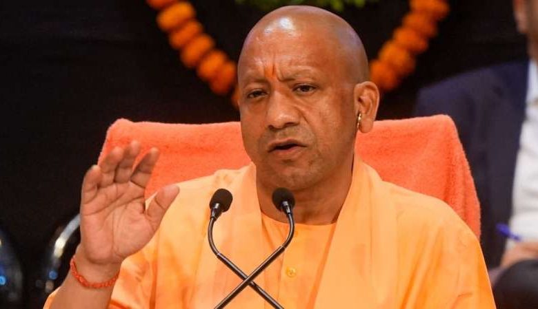 कारगिल शहीदों के परिजनों को सीएम योगी ने किया सम्मानित 1 कारगिल शहीदों के परिजनों को सीएम योगी ने किया सम्मानित