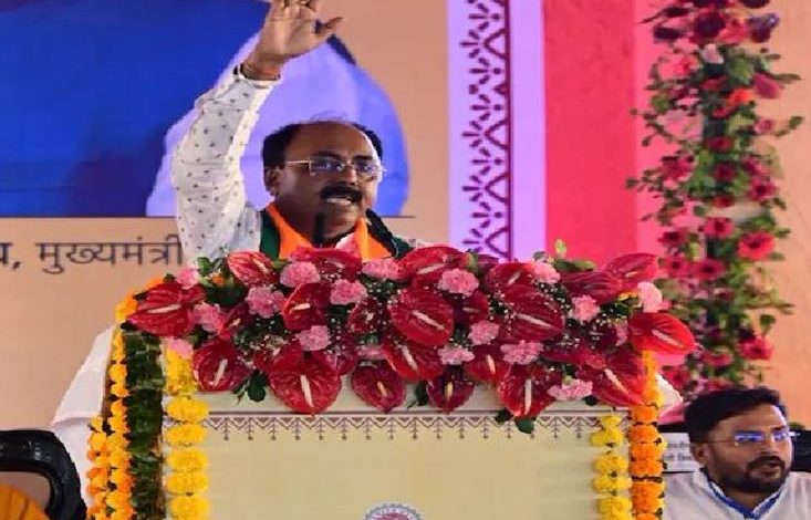 चोर 420 बोलने वाले विधायक पर गिरी कानून की गाज युवक