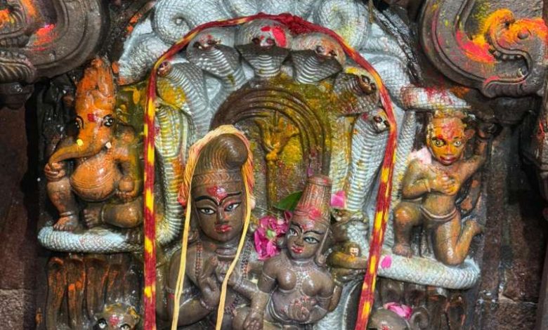 नागपंचमी पर भगवान नागचंद्रेश्वर मन्दिर के खुले पट