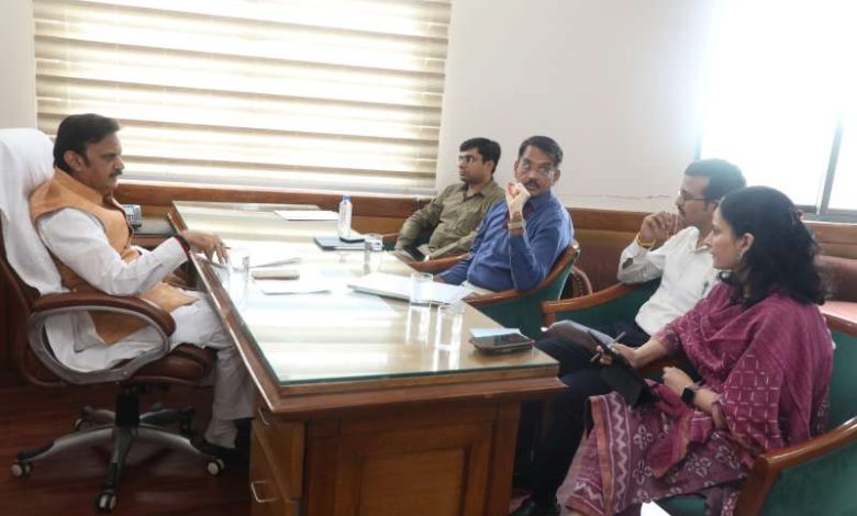 निर्माणाधीन कार्यों को समय से पूर्ण करें और शीघ्र सेवा प्रदाय करें : उप मुख्यमंत्री शुक्ल 1 निर्माणाधीन कार्यों को समय से पूर्ण करें और शीघ्र सेवा