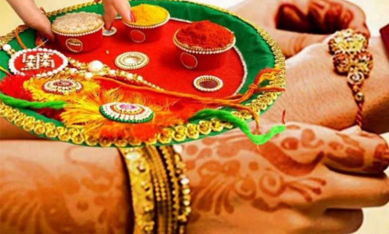 इस रक्षाबंधन पूजा की थाली में रखें ये 5 चीजें, भाई की उम्र और सौभाग्य दोनों बढ़ेंगे! 1 पत्नी भी पति को बांध सकती है राखी जानिए क्या