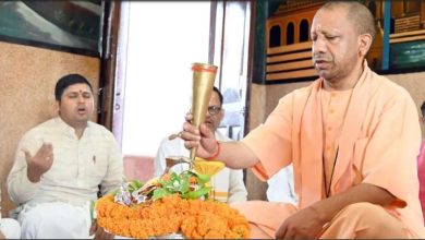 पहले सोमवार को सीएम योगी का शिवभक्ति में लीन रूप