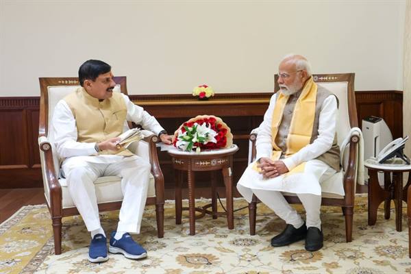 प्रधानमंत्री मोदी से मुख्यमंत्री डॉ. यादव ने नई दिल्ली में की सौजन्य भेंट 1 प्रधानमंत्री मोदी से मुख्यमंत्री डॉ यादव ने नई दिल्ली में