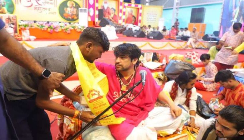 बागेश्वर धाम में आस्था का महोत्सव हजारों भक्तों को मिला