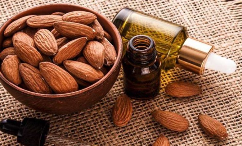 बादाम तेल से करें चेहरे की मालिश, पाएं प्राकृतिक ग्लो 1 बादाम तेल से करें चेहरे की मालिश पाएं प्राकृतिक ग्लो