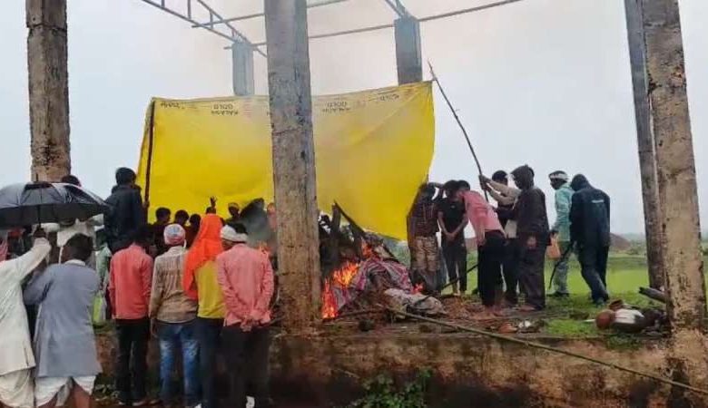 बारिश में सिस्टम धराशायी पहले सर्पदंश का नहीं मिला इलाज