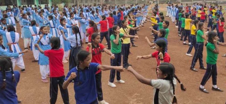 बालिकाओं को आत्मरक्षा और सिलाई का प्रशिक्षण 1 बालिकाओं को आत्मरक्षा और सिलाई का प्रशिक्षण