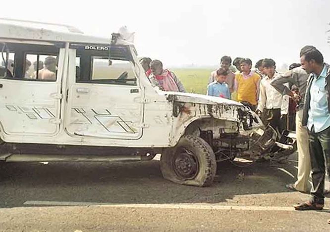 बोलेरो हादसे में 3 साल की बच्ची समेत पूरा परिवार