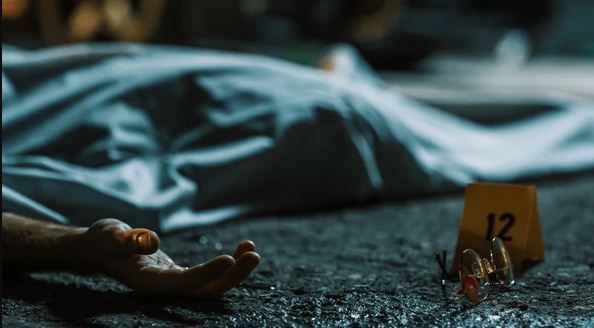 भूकंप के झटकों में टूटा जीवन… पेड़ गिरने से बाइक