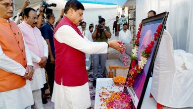 मुख्यमंत्री डॉ यादव ने स्व ब्रम्हानंद यादव को पुष्पांजलि अर्पित