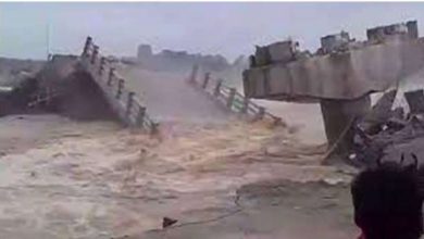 मूसलधार बारिश ने उड़ाया पुल का हिस्सा झलोन सर्रा मार्ग पर