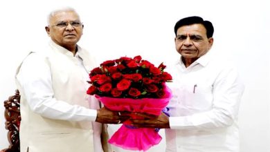 राज्यपाल पटेल से उप मुख्यमंत्री देवड़ा की सौजन्य भेंट