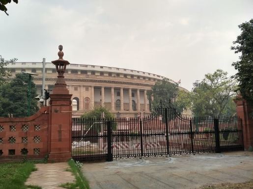 लोकसभा में उपस्थिति दर्ज कराने के सिस्टम को लेकर कांग्रेस