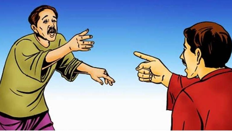 शिक्षक ने ही शिक्षक को बनाया निशाना कक्षा में घुसकर