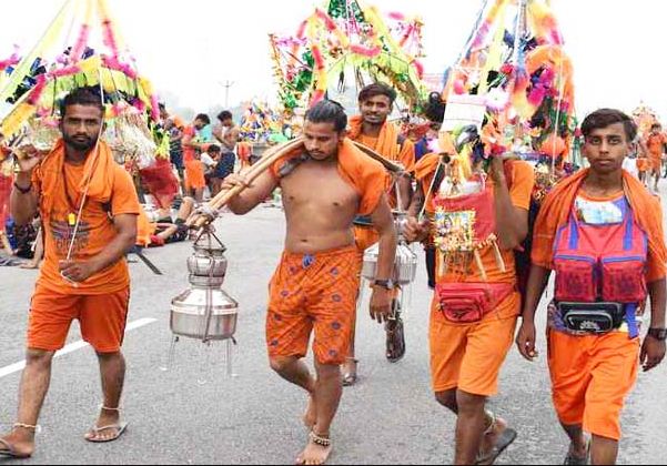 श्रद्धा या अराजकता कांवड़ यात्रा में कांवड़ियों ने सड़कों पर