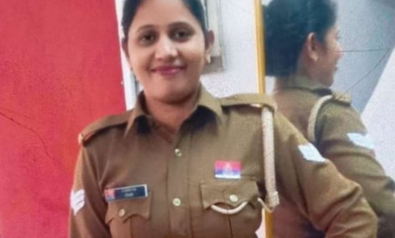 सिपाही की लाश मिलने से सनसनी, तीन दिन तक किसी ने नहीं ली सुध 1 सिपाही की लाश मिलने से सनसनी तीन दिन तक किसी