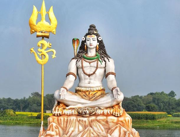 सोमवार के दिन इस तरह करें शिवजी की पूजा जानें