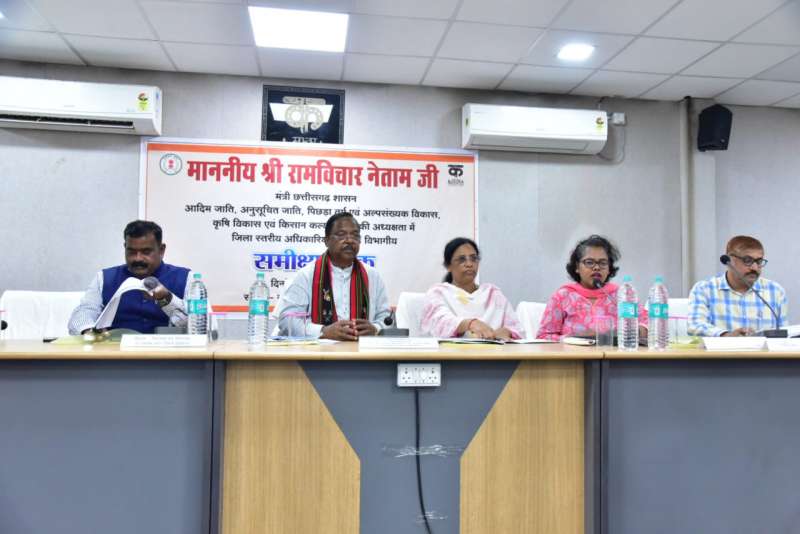 आश्रम छात्रावासों की व्यवस्था को दुरुस्त कर बच्चों को उपलब्ध कराएं
