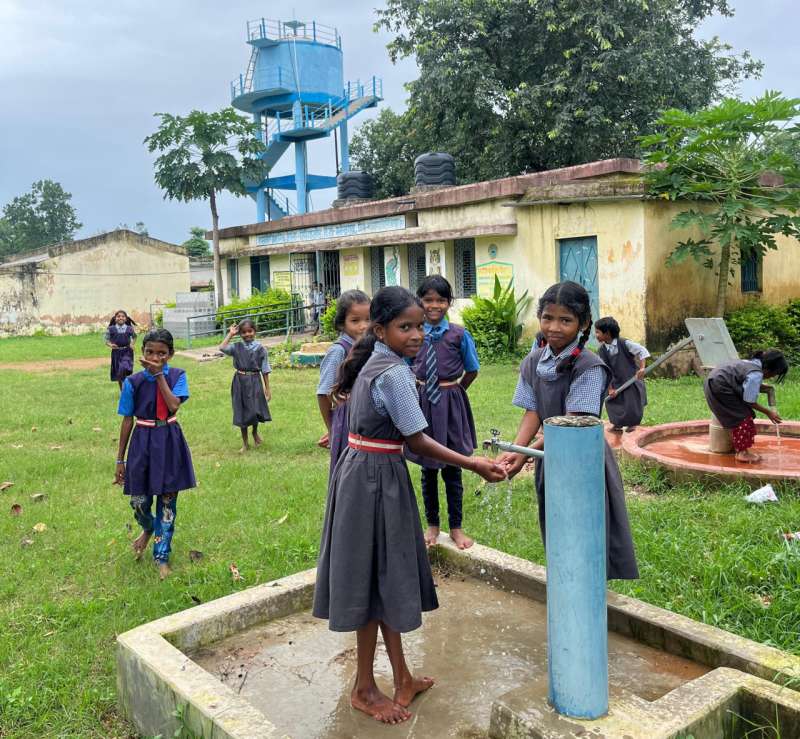 ग्राम सिरियाखोह के शालाओं और आँगनबाड़ी केन्द्र में एफएचटीसी कनेक्शन