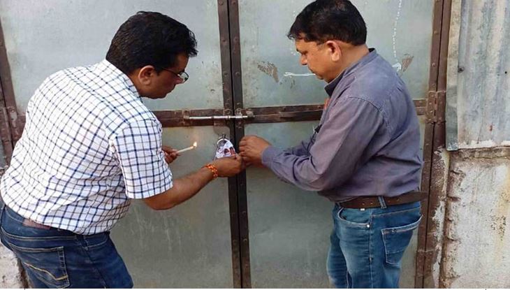 जम जम बेकरी पर छापा 9 क्विंटल टोस्ट जब्त कर