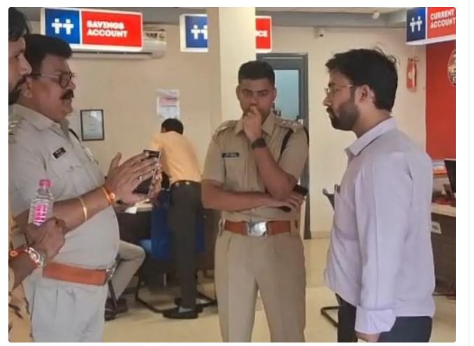 तीन बदमाशों ने तेज रफ्तार लूट की वारदात की 14