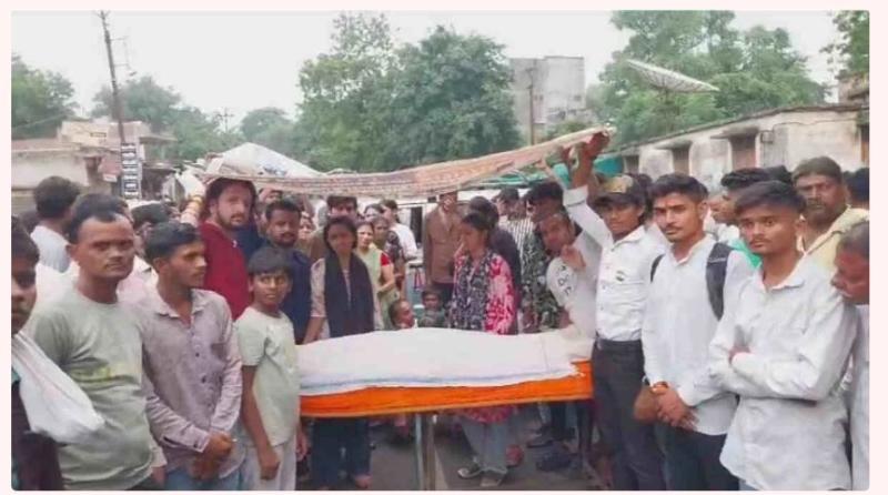 धार में हंगामास्कूल में प्रताड़ना से तंग आकर छात्रा ने