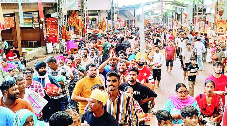 नवमीं पर शक्तिपीठों में झुके 122 लाख श्रद्धालु अष्टमी पर