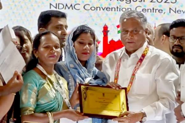 प्रदेश का गौरव बढ़ाया छिंदवाड़ा की सरपंच कविता धुर्वे ने