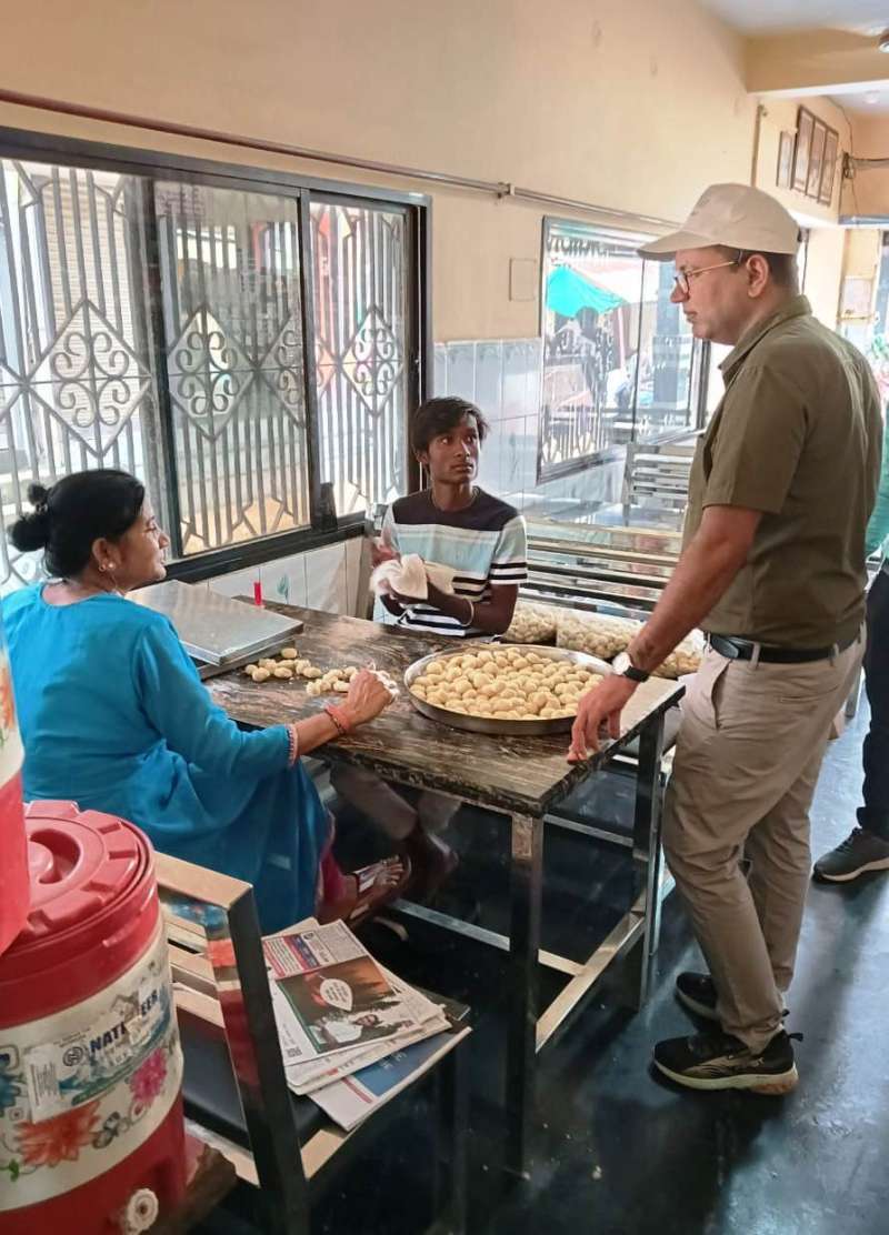 बने खाबो बने रहिबो अभियान में होटलों ढाबों और स्ट्रीट फूड