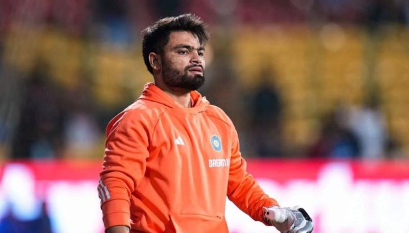 बैटिंग छोड़ बनेंगे वॉटर बॉय दुबई में रिंकू सिंह की