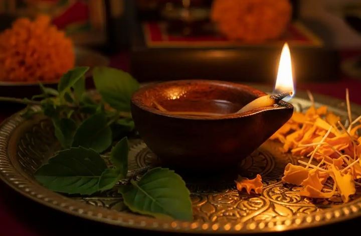 भाद्रपद माह में करें यह छोटा सा उपाय तुलसी की